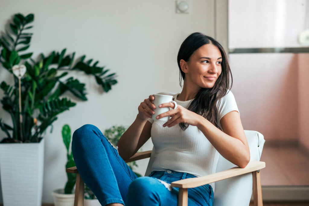 A Woman Thinks About Coffee vs Tea for Weight Loss