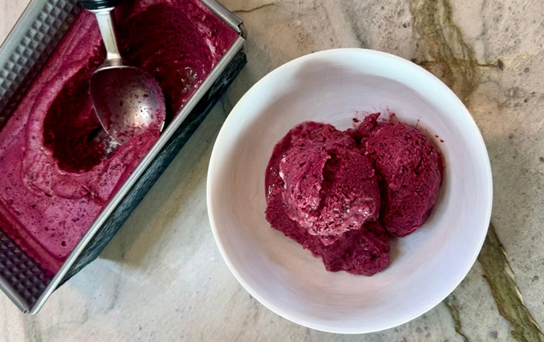 Mixed berry frozen yogurt